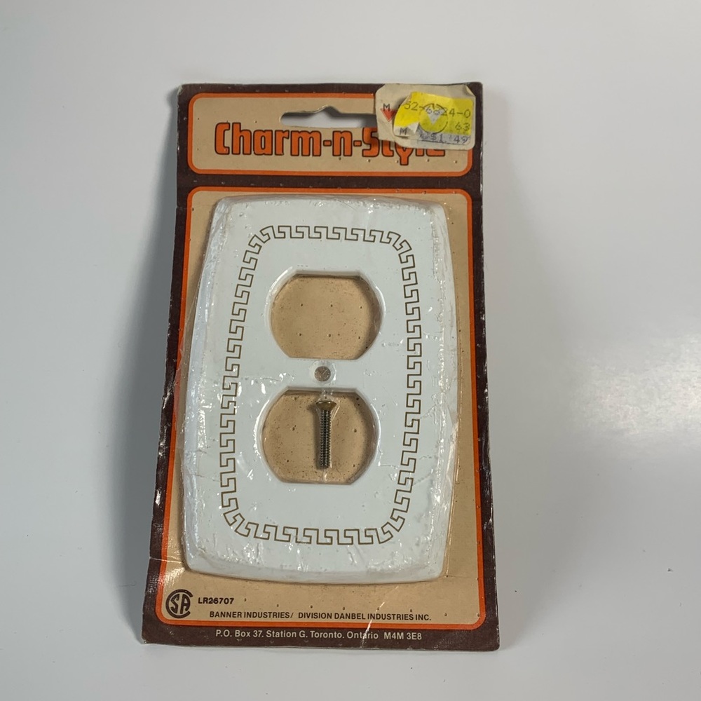 Vintage Deadstock 70s Outlet Cover New in Package Geometric white and gold